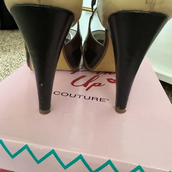 Pinup Couture Black and Tan Heels - Picture 5 of 9